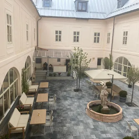 Pod Starým Zámkom Apartamento *