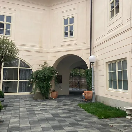 Pod Starým Zámkom Apartamento *